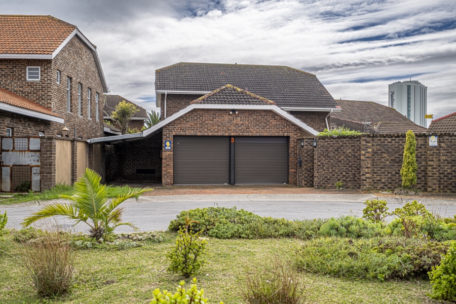 4 Bedroom Property for Sale in Summerstrand Eastern Cape